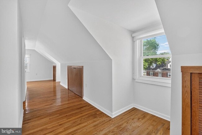 Building Photo - 5831 33rd Ave