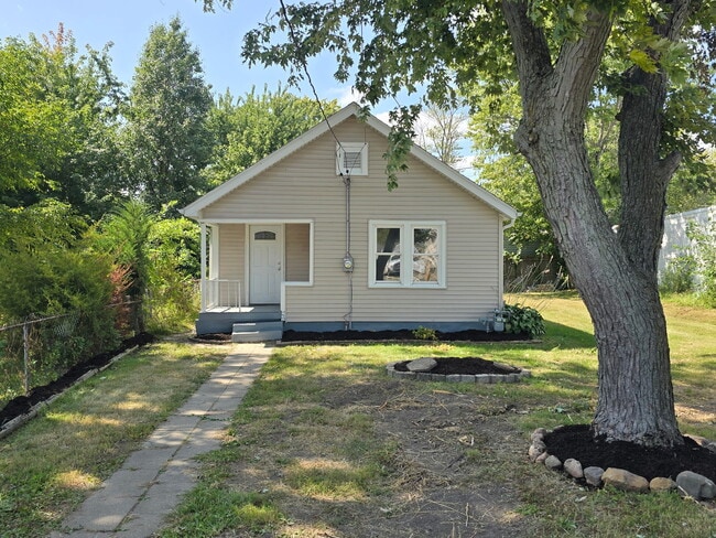 Primary Photo - 3807 Chalmers Ave