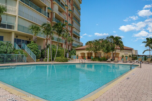 Building Photo - 100 Riverside Dr