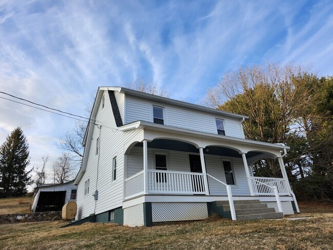Building Photo - Large, Remodeled Single Family 4 BR House in Staunton