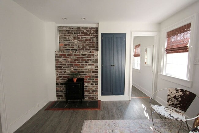 Building Photo - Available 3/1. Beautiful 3 BR/2BA available in Elliottborough! Landscaping included!