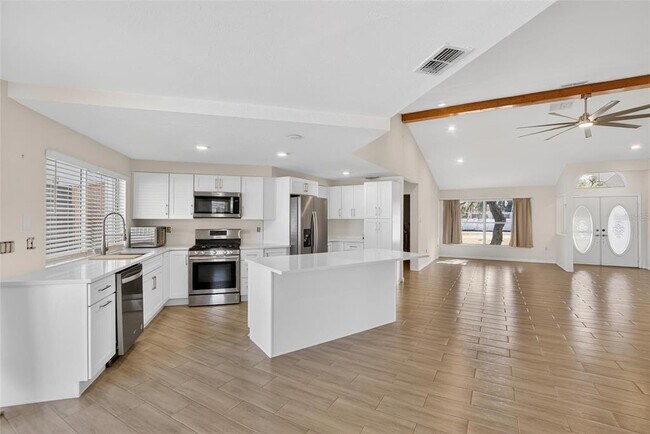 Building Photo - 15047 Woodbury Rd