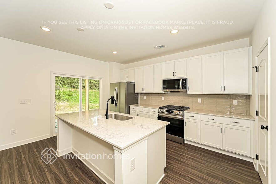 Building Photo - 212 E Millbrook Dr