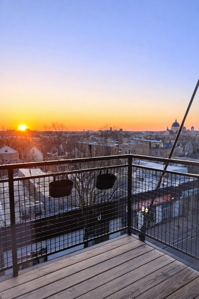 Building Photo - 4513 N Clark St