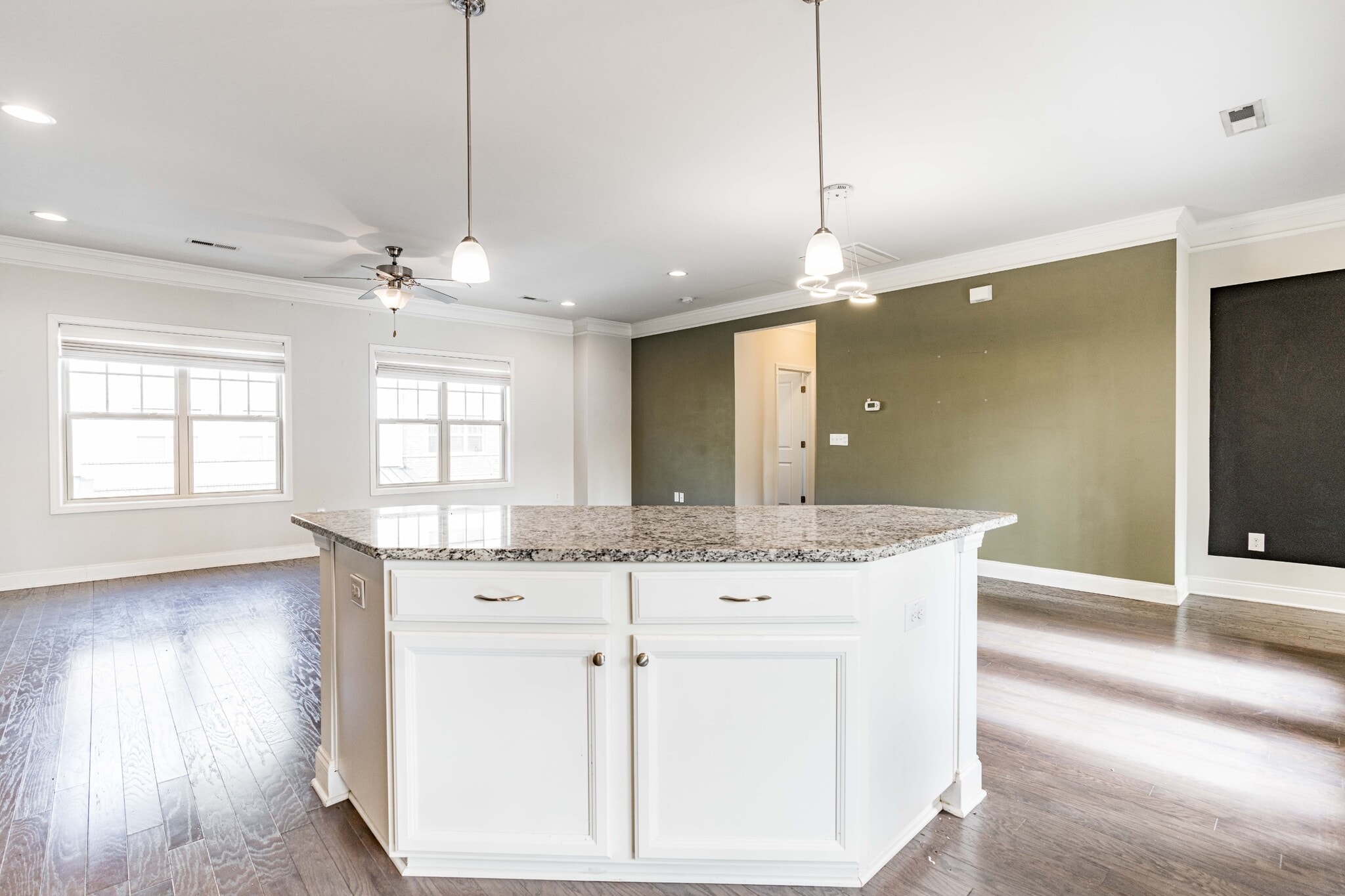 Building Photo - 321 View Dr