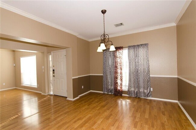 Building Photo - 4004 Halfway Cove