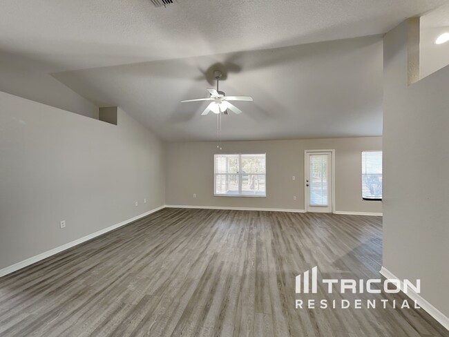 Building Photo - 3328 Montano Ave