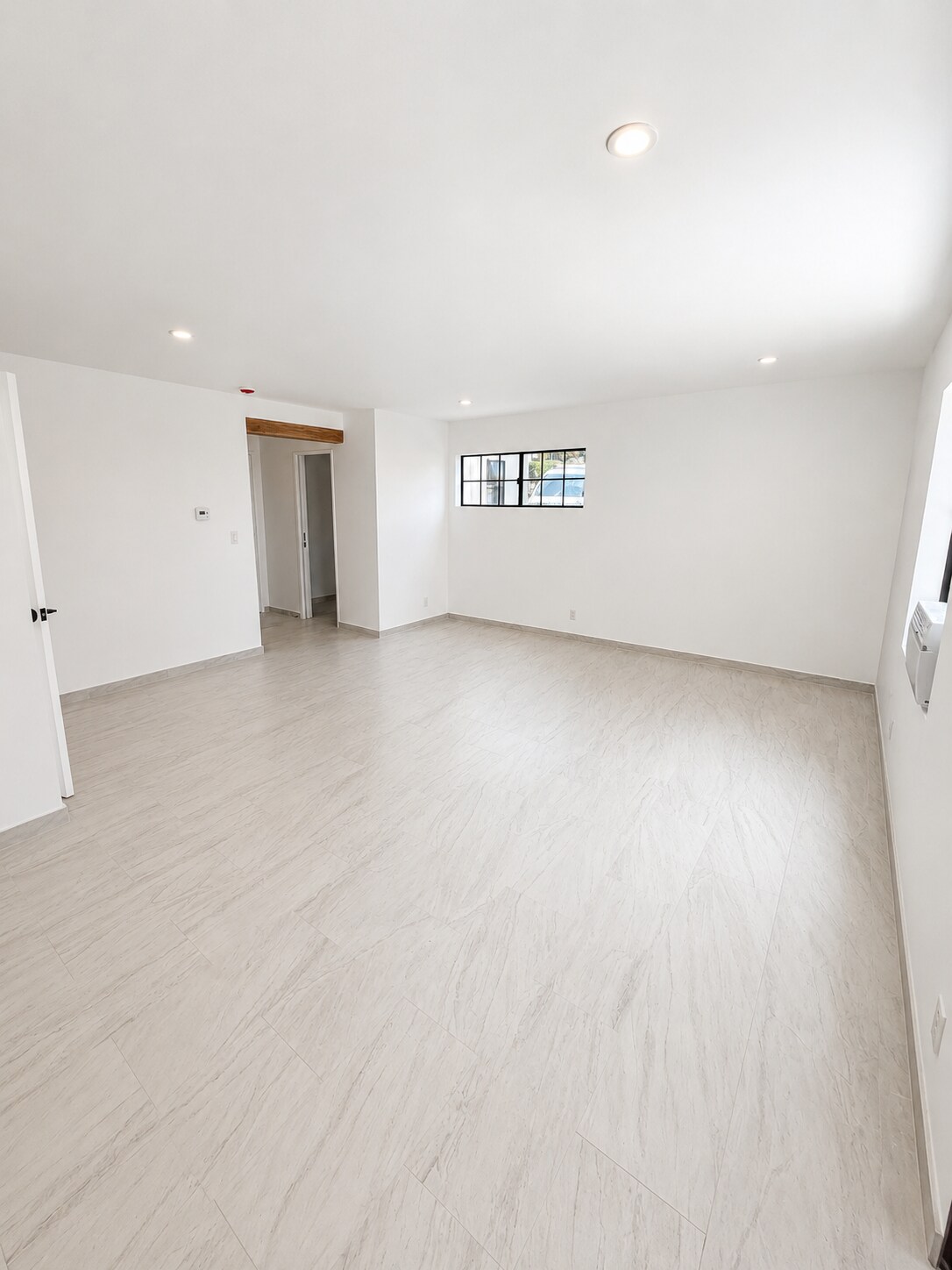 Building Photo - 532 E Arrellaga St
