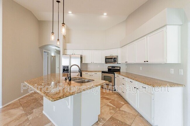 Building Photo - 4704 E Villa Maria Dr
