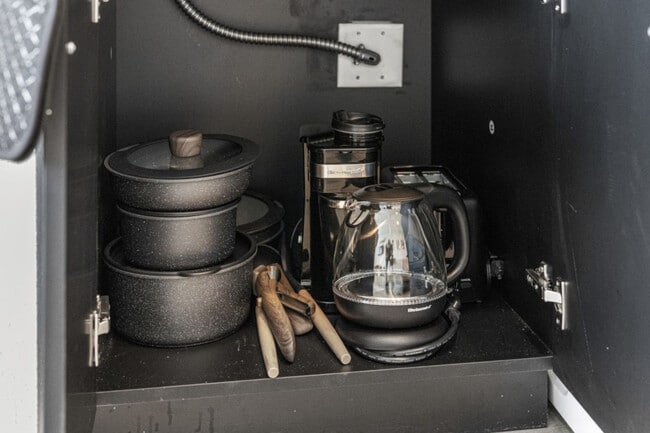 Building Photo - 601 W 9th St