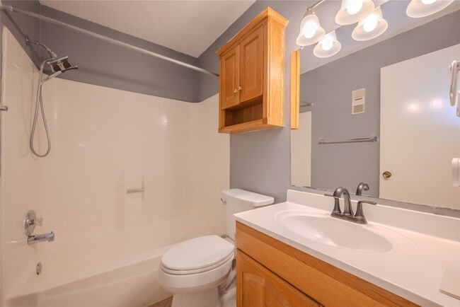 Building Photo - 13034 Leader St