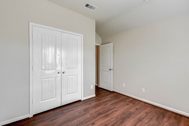 Building Photo - Live in Sterling Ridge – Short-Term Lease ...