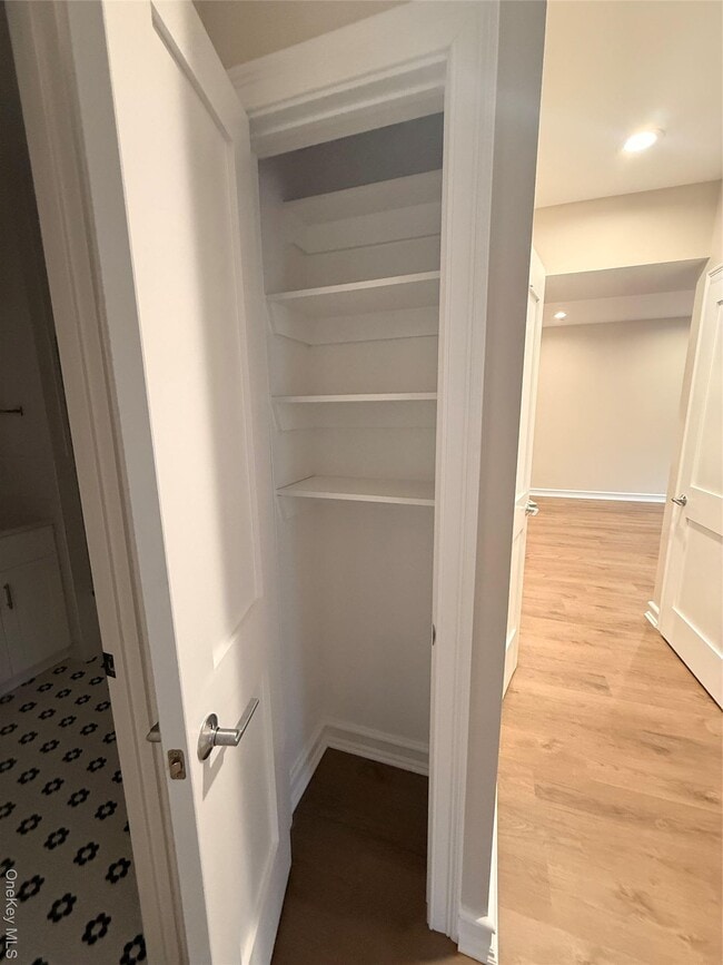 Building Photo - 122 Greenwich Ave