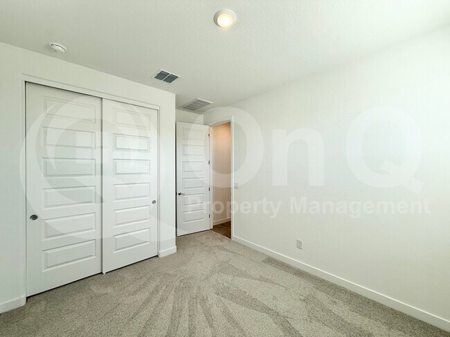 Building Photo - 9543 W Avalon Dr