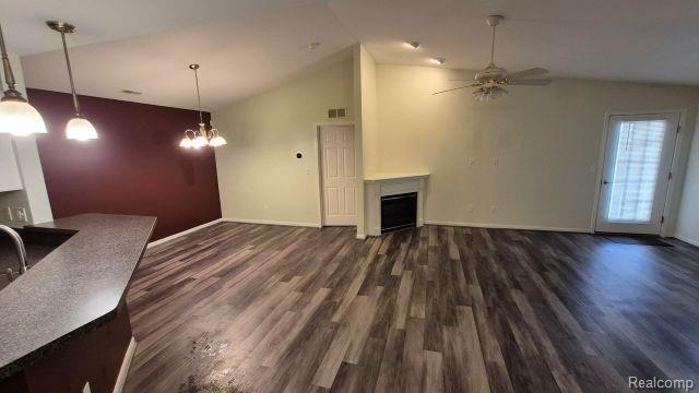 Building Photo - 5203 Chesapeake Cir