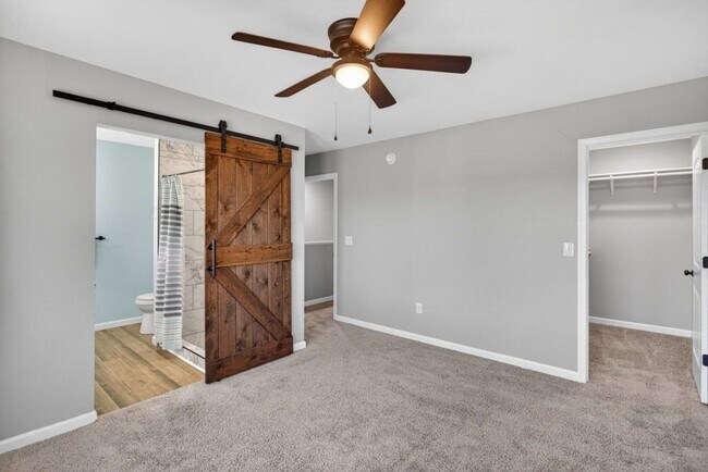 Building Photo - 135 Swallow Dr