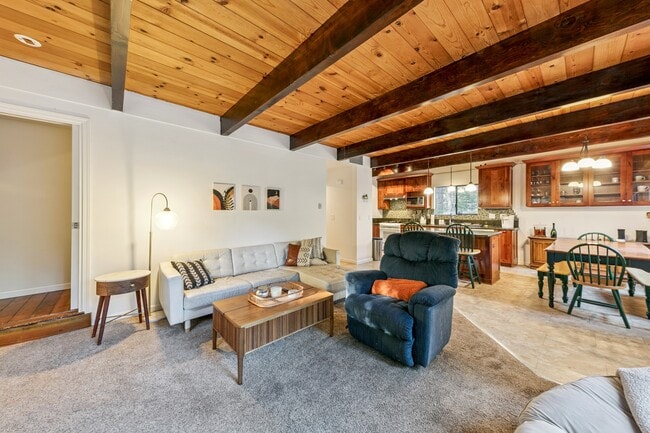 Building Photo - 1517 Plumas Cir