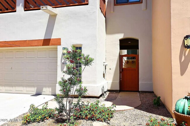 Building Photo - 333 N Pennington Dr