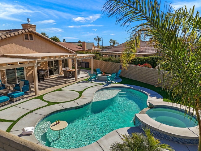 Building Photo - 49771 Lincoln Dr