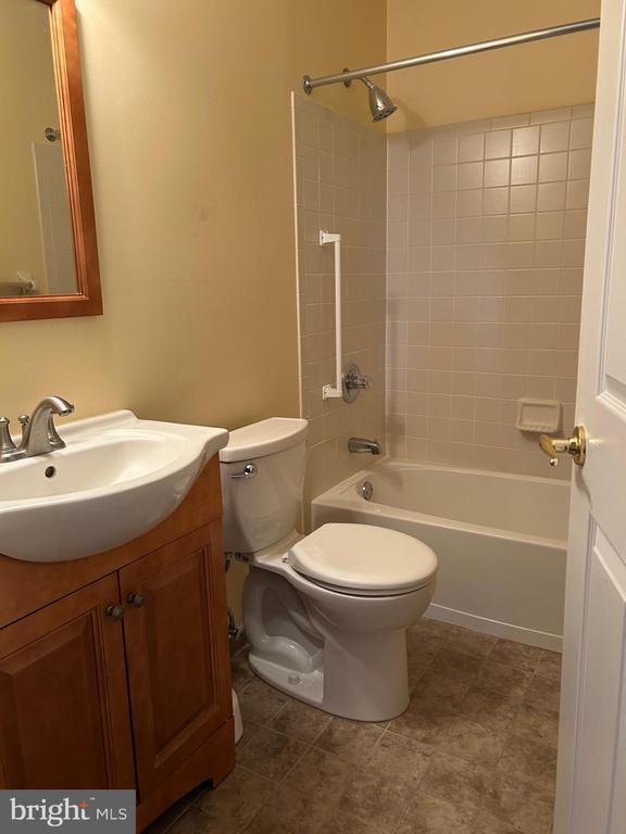 Building Photo - 88 Woolsey Ct