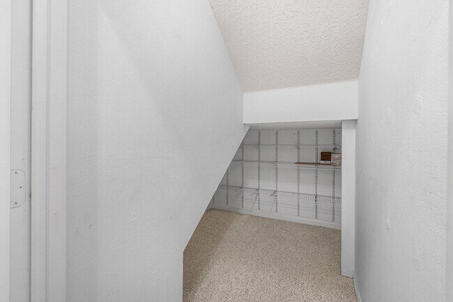 Building Photo - 8080 Briantea Dr