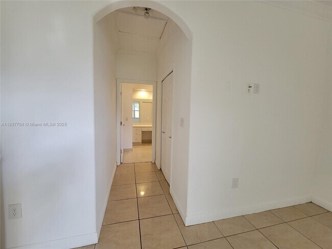 Building Photo - 4949 SW 134th Ave