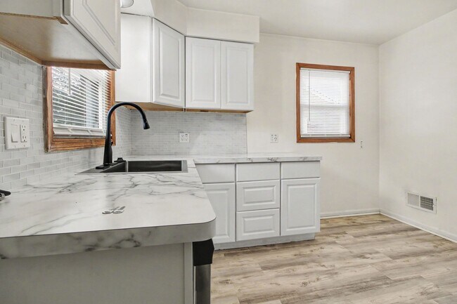 Building Photo - 29138 Hathaway