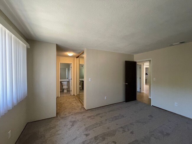 Building Photo - 6900 Trovita Way