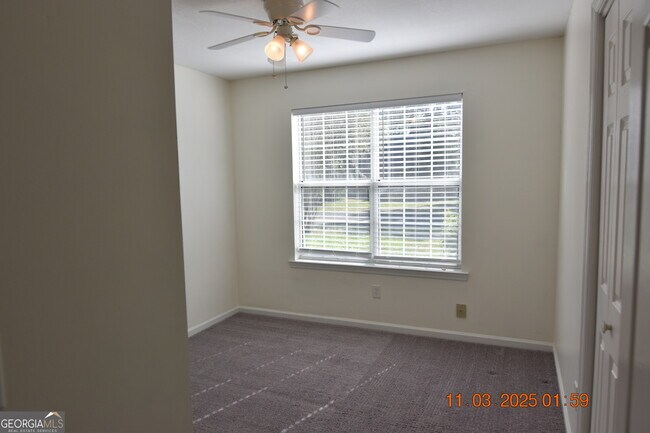 Building Photo - 202 Hallowes Dr S