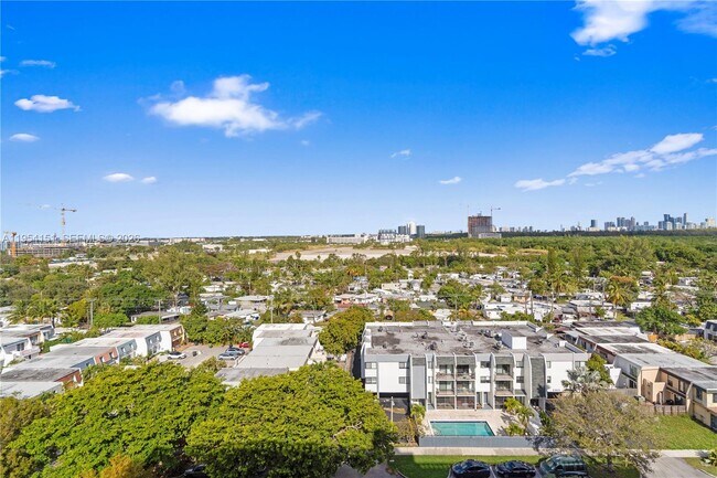 Building Photo - 2350 NE 135th St