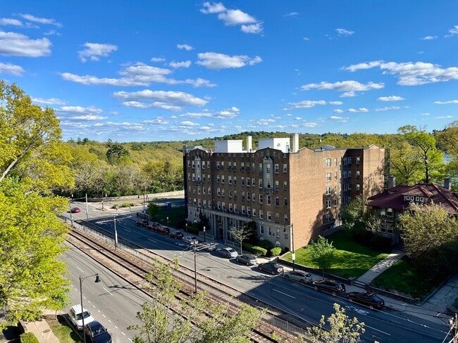 Building Photo - 1933 Commonwealth Ave