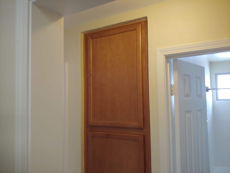 Building Photo - 1430 W Lambert Rd