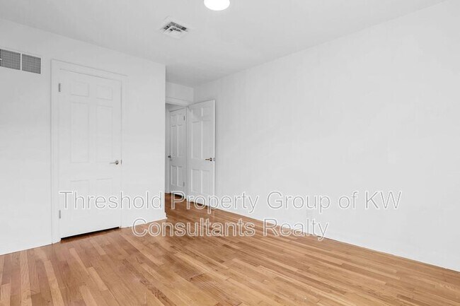 Building Photo - 451 E Town St