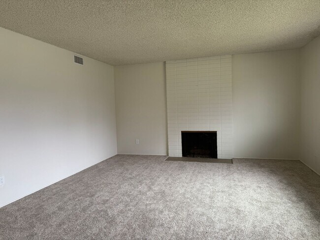 Building Photo - Beatiful Glendora Home in Desireable Area