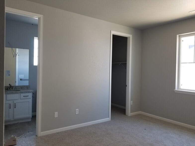 Building Photo - 412 w 128th place