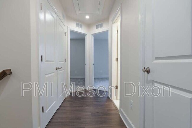 Building Photo - 9105 Fox Stream Way