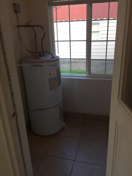 Building Photo - 13304 NE Glisan St