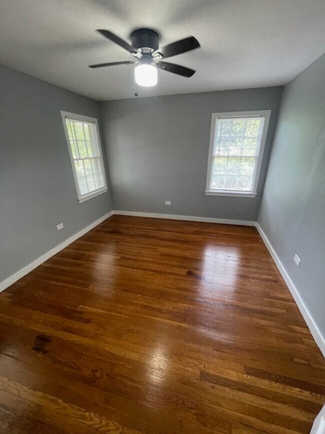 Building Photo - 3406 W Brookview Dr