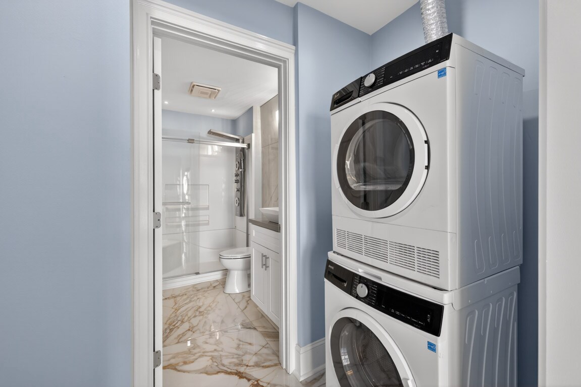 Building Photo - Room in Condo on Peachtree Walk NE