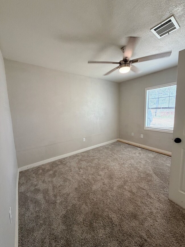 Building Photo - 1421 Lauderdale Ave