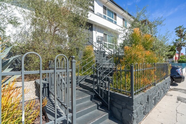 Building Photo - 3850 W 7th St