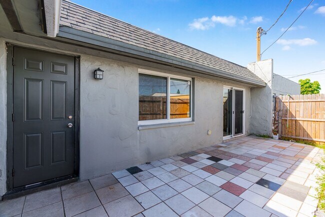 Building Photo - Apartment for rent