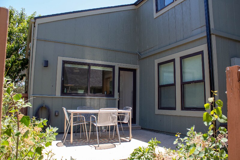 Building Photo - 55 Benthaven Pl