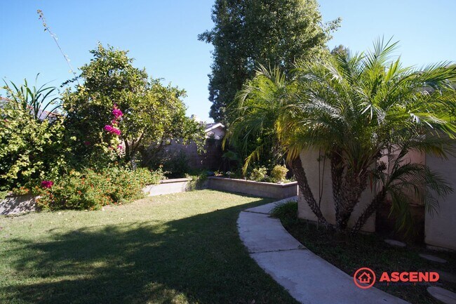 Building Photo - FULLY FURNISHED, Beautiful Home Located In...