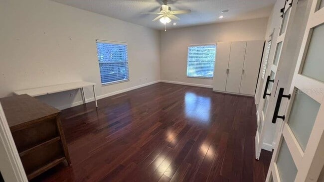 Building Photo - 10324 Pointview Ct