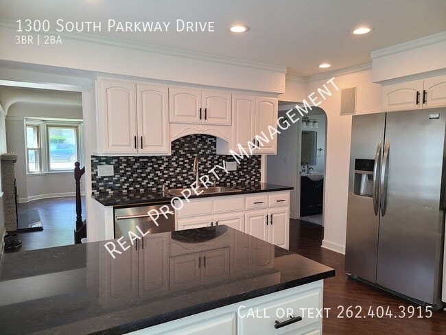 Building Photo - 1300 Parkway Dr