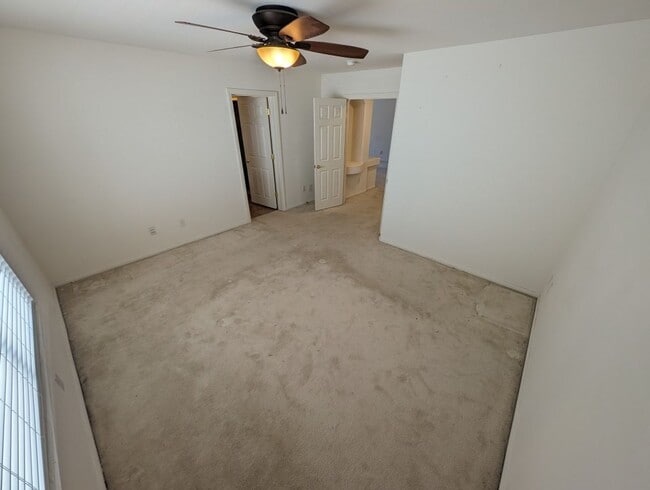 Building Photo - 10900 Royal Highlands St