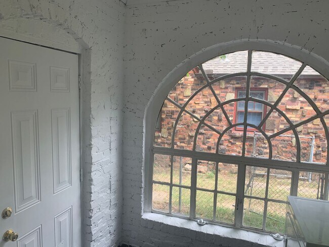 Building Photo - MAJOR PRICE DROP! Excellent home located in Kendall - Whittier!