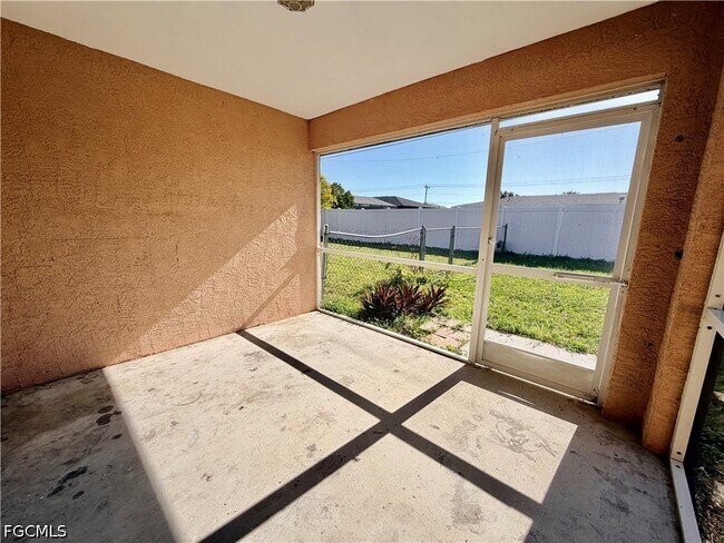 Building Photo - 109 NE 16th Pl