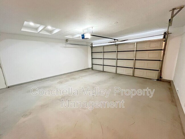 Building Photo - 37548 Bankside Dr